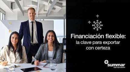 mujer y hombre en una oficina revisando documentos