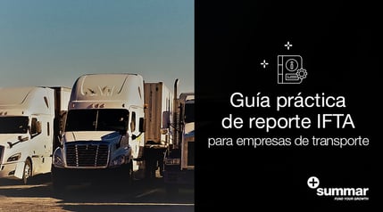 camiones blancos estacionados uno al lado del otro